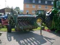 Diese alte Fortschritt Strohpresse war auf dem Schleppertreffen in Schellenberg zu sehen