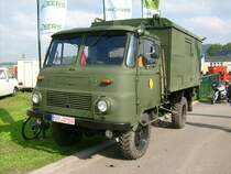 Robur LO Koffer der NVA stand im Eingangsbereich beim Schleppertreffen in Schellenberg