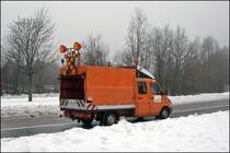 Der Sprinter 311CDI der AM L�denscheid auf einem verschneiten Parkplatz zwischen Meinerzhagen und L�denscheid. (17.02.2009)

