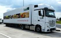 =MB Actros von WEBER-Verpackungen rastet an der A 70 im Juni 2018