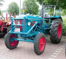 =Hanomag Brillant steht bei der Traktorenausstellung  Ahle Bulldogge us Angeschbach oh Lannehuse  in Angersbach im Juni 2018