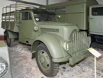 Ein Robur Garant 30k A Mannschaftstransportwagen der NVA steht im Sächsischen Nutzfahrzeugmuseum Hartmannsdorf. (August 2018)