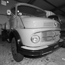 Ein Mercedes-Benz LA 710 K steht im Sächsischen Nutzfahrzeugmuseum Hartmannsdorf. (August 2018)