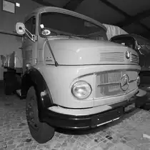 Ein Mercedes-Benz LA 710 K steht im Sächsischen Nutzfahrzeugmuseum Hartmannsdorf. (August 2018)