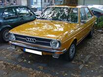 Audi 80L. 1972 - 1976. Hier wurde ein hervorragender B1 in der LS-Ausführung mit Automatikgetriebe abgelichtet. Der Vierzylinderreihenmotor leistet 75 PS aus einem Hubraum von 1471 cm³. Die Höchstgeschwindigkeit des 80LS mit Automatikgetriebe gaben die Ingolstädter damals mit 175 km/h an. 10. Dukes of Downtown in Essen-Rüttenscheid am 01.09.2018.