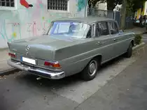 Heckansicht eines Mercedes Benz W110 200D. 1965 - 1968. 10. Dukes of Downtown am 01.09.2018 in Essen-Rüttenscheid.