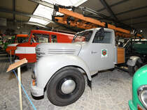 Ein Framo Barkas V901/2 mit Drehleiter steht im Sächsischen Nutzfahrzeugmuseum Hartmannsdorf. (August 2018)