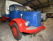 Ein Mercedes-Benz 312 A steht im Sächsischen Nutzfahrzeugmuseum Hartmannsdorf. (August 2018)