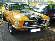 Ford Mustang 1 Fastback des Jahrganges 1968. In den Produktionsjahren 1967 & 1968 waren fünf Motorisierungen für den Mustang lieferbar. Lieferbar war ein 6-Zylinderreihenmotor mit 3.3l Hubraum, sowie vier V8-motoren mit folgenden Hubräumen: 4,7l, 4,9l, 6,4l und 7.0l. 10. Dukes of Downtown am 01.09.2018 in Essen-Rüttenscheid. 