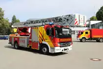 Feuerwehr Kempten Mercedes Benz Atego DLK23/12 (Florian Kempten 1/30/1) am 29.08.18 im Kempten Hauptfeuerwache bei einem Fototermin 
