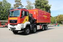 Feuerwehr Kempten MAN TGS WLF mit AB Logistik (Florian Kempten 1/36/3) am 29.08.18 im Kempten Hauptfeuerwache bei einem Fototermin 