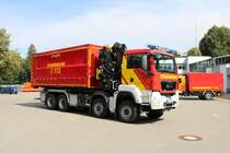 Feuerwehr Kempten MAN TGS WLF mit AB Logistik (Florian Kempten 1/36/3) am 29.08.18 im Kempten Hauptfeuerwache bei einem Fototermin 