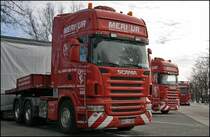 SCANIA Topline R560 \8/ mit Edelstahlpeilstab mit Positionsleuchte der Spedition Merkur. Aufgenommen am 18.02.2009 auf dem Rasthof Sauerland-Ost.  Laut Stvzo sind die Peilst�be nicht zul�ssig......