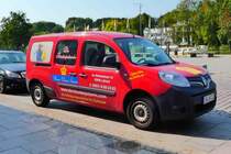 =Renault Kangoo der Fensterputzerin steht im September 2018 in Lübeck