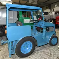 Ein Pomßen-Schlepper DFZ 632 steht im Sächsischen Nutzfahrzeugmuseum Hartmannsdorf. (August 2018)