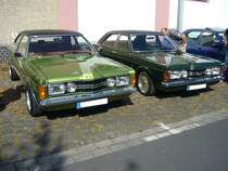 Zweit tolle Ford Taunus TC Limousinen parken beim 4. Ford Event in Krefeld am 02.09.2018 einträchtig nebeneinander.