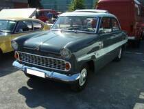 Ford Taunus G13 der vierten Serie. 1959 - 1962. Der im Volksmund  Streifentaunus  genannte G13, basierte auf dem bereits 1952 vorgestellten  Weltkugeltaunus . Lieferbar war dieses Modell mit zwei Vierzylinderreihenmotoren: 1172 cm³ Hubraum mit 38 PS oder 1498 cm³ mit 55 PS. 4. Ford Event in Krefeld am 02.09.2018.