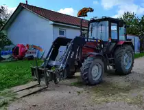 =Belarus 820 steht in September 2018 im Tigerpark Dassow