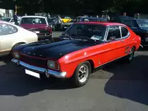 Dieser Ford Capri I wurde im Oktober 1969 als 1700 XL GT ausgeliefert. Bei seiner Auslieferung hat ein solcher Capri mindestens DM 7995,00 gekostet. Der V4-motor leistete 75 PS aus 1699 cm³ Hubraum. Der heutige Eigentümer hat den Wagen auf einen V6-motor umgebaut und diesen Motor mit einem Turbolader von MAY versehen. Jetzt leistet der Wagen 220 PS aus einem Hubraum von 2772 cm³. 4. Ford Event am 02.09.2018 in Krefeld. 