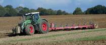 =Fendt Vario 936 bei Pflügearbeiten in der Nähe von Kalkhorst im September 2018