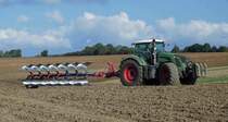 =Fendt Vario 936 bei Pflügearbeiten in der Nähe von Kalkhorst im September 2018