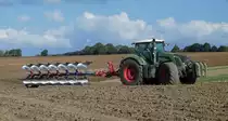 =Fendt Vario 936 bei Pflügearbeiten in der Nähe von Kalkhorst im September 2018