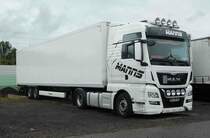 =MAN-Sattelzug der Spedition MANNS steht im August 2018 in Neukirchen