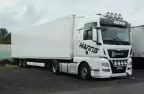 =MAN-Sattelzug der Spedition MANNS steht im August 2018 in Neukirchen