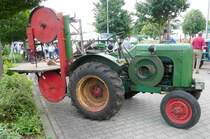 =Normag mit Bandsäge steht bei der Traktorenausstellung  Ahle Bulldogge us Angeschbach oh Lannehuse  in Angersbach im Juni 2018