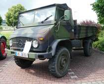 =Unimog steht bei der Traktorenausstellung  Ahle Bulldogge us Angeschbach oh Lannehuse  in Angersbach im Juni 2018