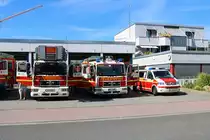 MAN DLK 23/12 (Florian Isenburg 1-30-1), MAN City LF (Florian Isenburg 1-49-1) und VW T5 ELW1 (Florian Isenburg 1-11-1) am 08.08.18 beim Tag der offenen Tür 