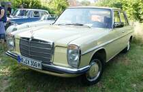 =MB 200 D, Baureihe W 115, Bj. 1975, 55 PS, ausgestellt bei Blech & Barock im Juli 2018 auf dem Gelände von Schloß Fasanerie bei Eichenzell