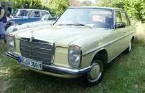 =MB 200 D, Baureihe W 115, Bj. 1975, 55 PS, ausgestellt bei Blech & Barock im Juli 2018 auf dem Gelände von Schloß Fasanerie bei Eichenzell