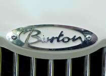 =Frontemblem des Burton aus den Niederlanden, auf Basis des Citroen 2 CV, ausgestellt bei Blech & Barock im Juli 2018 auf dem Gelände von Schloß Fasanerie bei Eichenzell