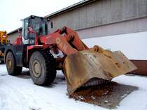 L35-Serie-B hat wohl ein bisschen Schmutz zum Parkplatz am Messegl�nde in Ried i.I. mitgenommen; 090215