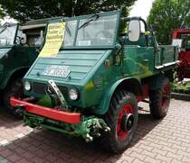 =Unimog besucht die Traktorenausstellung  Ahle Bulldogge us Angeschbach oh Lannehuse  in Angersbach im Juni 2018