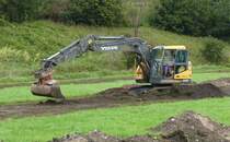 =Volvo ECR 145 bei Erdarbeiten in Piding, 09-2018