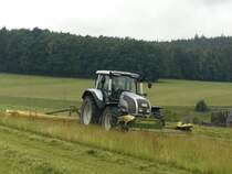 Valtra T140 mit Krone Front und Heckm�hwerk