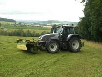 Valtra T140 bei M�harbeiten in der Rh�n