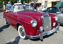 =MB 220 S, ausgestellt bei Blech & Barock im Juli 2018 auf dem Gelände von Schloß Fasanerie bei Eichenzell