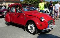 =Citroen 2 CV, ausgestellt bei Blech & Barock im Juli 2018 auf dem Gelände von Schloß Fasanerie bei Eichenzell