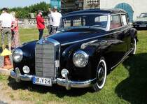 =MB 300 b, Bj. 1955, 125 PS, ausgestellt bei Blech & Barock im Juli 2018 auf dem Gelände von Schloß Fasanerie bei Eichenzell