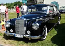 =MB 300 b, Bj. 1955, 125 PS, ausgestellt bei Blech & Barock im Juli 2018 auf dem Gelände von Schloß Fasanerie bei Eichenzell