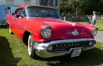 =Oldsmoblie Regency 98, Bj. 1957, ausgestellt bei Blech & Barock im Juli 2018 auf dem Gelände von Schloß Fasanerie bei Eichenzell