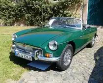 =MG B, Bj. 1967, 1800 ccm, 95 PS, ausgestellt bei Blech & Barock im Juli 2018 auf dem Gelände von Schloß Fasanerie bei Eichenzell