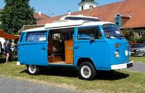 =VW T2 steht zum Verkauf bei Blech & Barock im Juli 2018 auf dem Gelände von Schloß Fasanerie bei Eichenzell