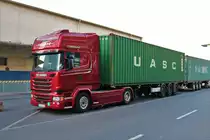 Scania Containersattelzug am 29.09.18 in Frankfurt am Main Osthafen 