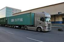 Scania Containersattelzug am 29.09.18 in Frankfurt am Main Osthafen 