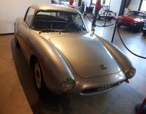 DKW 3=6 Monza. 1956 - 1958. Es handelt sich bei diesem Modell um ein zweisitziges Sport-Coupe auf dem Chassis des DKW 3=6. 1956 wurden ca. 10 Fahrzeuge bei Dannehauser & Stauss in Stuttgart produziert. Im Auftrag des DKW-Händlers Wenk aus Heidelberg wurden noch einmal ca. 50  Monza  bei Maßholder (Heidelberg) und und Schenk (Stuttgart) eingekleidet. Für ein solches Sportcoupe musste der geneigte Käufer mindestens DM 10.500,00 ausgeben. Der Dreizylinderreihenzweitaktmotor leistet 906 cm³ Hubraum, je nach Vergaserbestückung, 40 PS/44 PS oder gar 50 PS. Zylinderhaus Bernkastel-Kues am 27.09.2018.