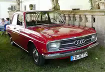 =Audi 75 L, Bj. 1971, ausgestellt bei Blech & Barock im Juli 2018 auf dem Gelände von Schloß Fasanerie bei Eichenzell
